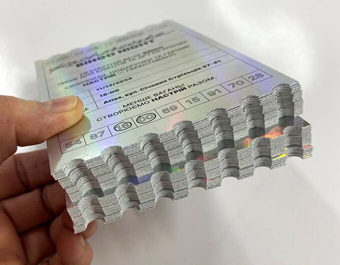 виготовлення листівок з голографічним ефектом.