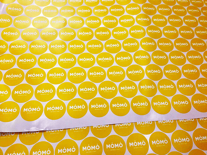 етикетки на білій плівці