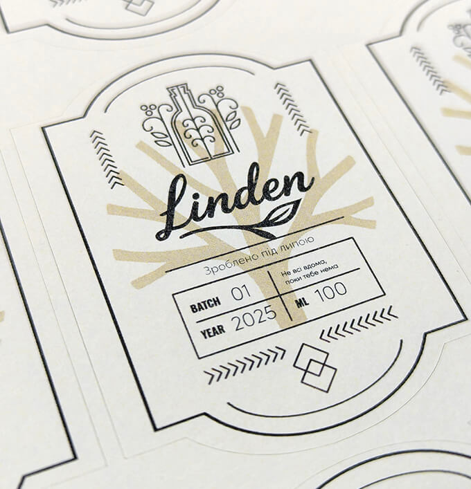 Самоклеюча етикетка під замовлення