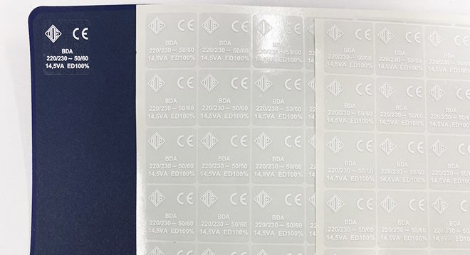 прозрачная наклейка печать белым