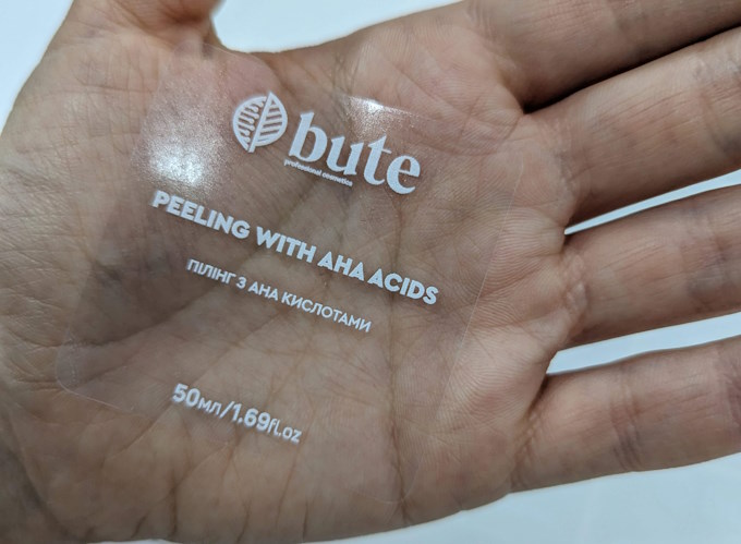 Заказать прозрачную наклейку с печатью