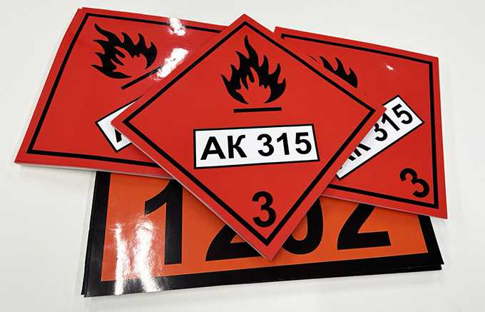 Друк глянцевих вінілових наліпок