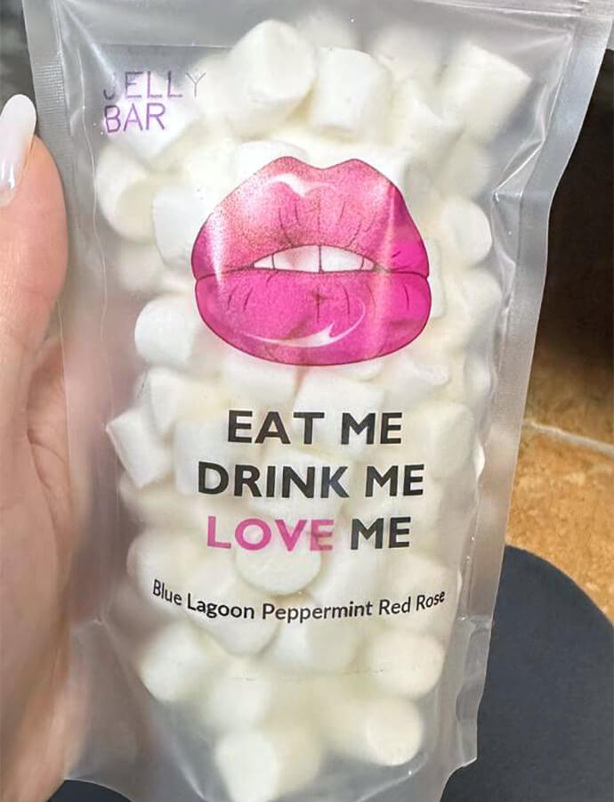 Наклейка прозрачная на прозрачном пакете