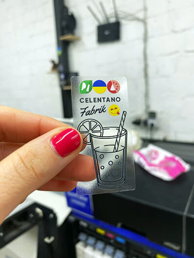 Друк наліпок на прозорій плівці з білим