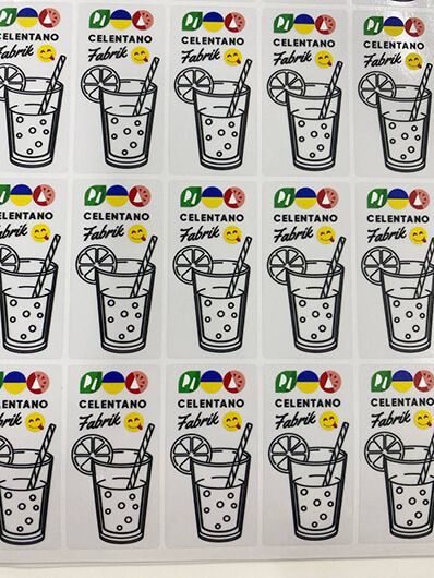 печать цветом и белым по прозрачной пленке