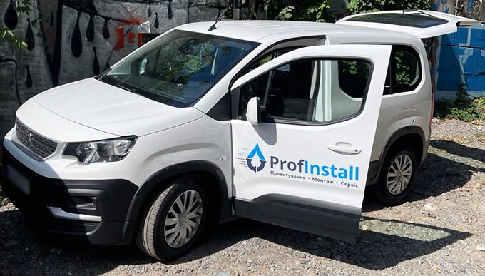 заказать наклейки с логотипом на машину