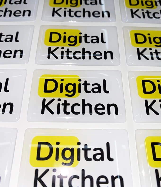 Печать наклеек