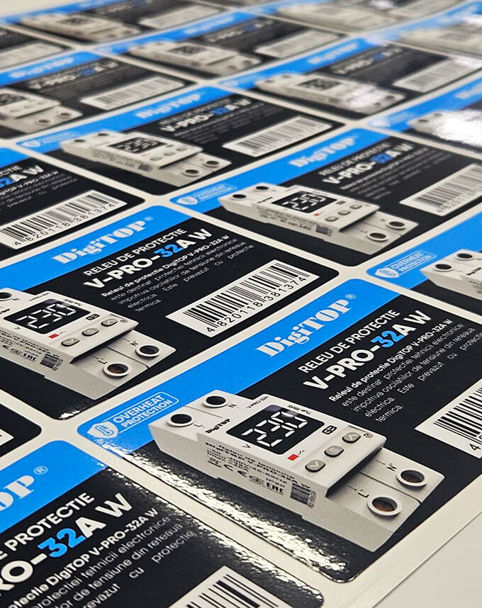 Наліпки на замовлення плівкові з ламінацією