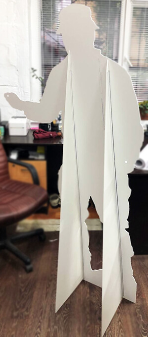 Пластикова ростова фігура з ніжками