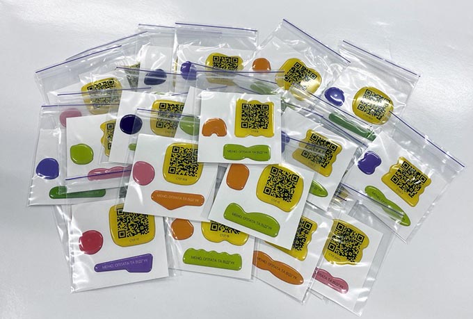 объемная наклейка