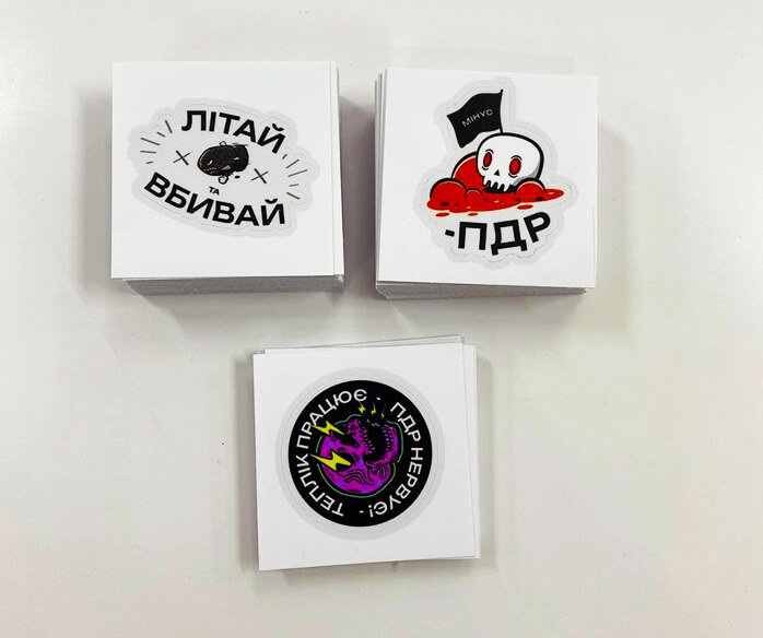 Друк стікерів вінілових