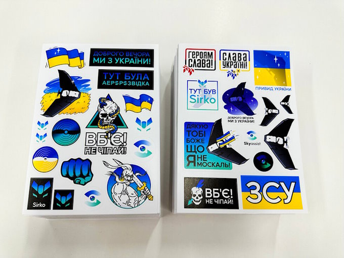 Друк вінілових матових стікерпаків