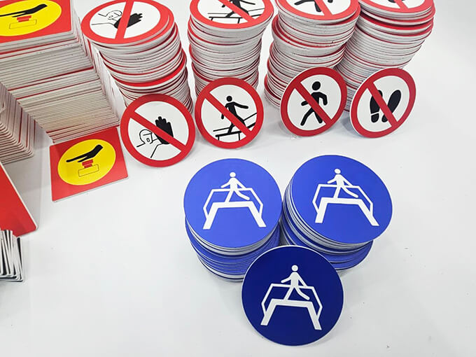 Виготовлення пластикових табличок