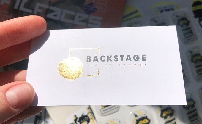 печать визиток с тиснением фальгой